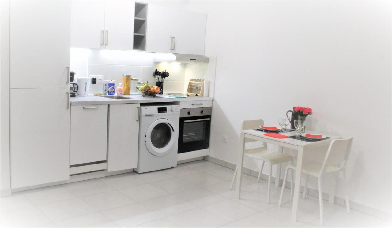 Appartement Tout Equipe, Cosy Saint-Denis-en-Margeride Exterior foto
