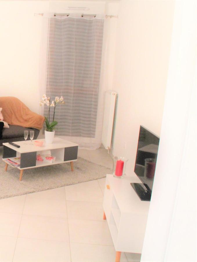 Appartement Tout Equipe, Cosy Saint-Denis-en-Margeride Exterior foto